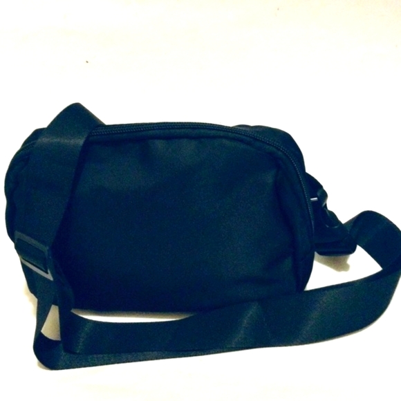 NEW Crossbody Chest Bag/Belt Bag/Shoulder Bag - Picture 4 of 9